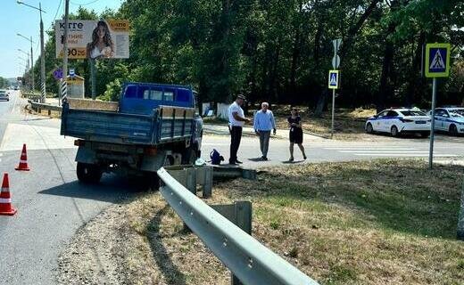 Грузовик Mazda насмерть сбил пешехода в Краснодаре