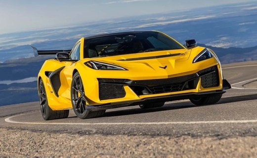 Компания Chevrolet показала новую версию суперкара Corvette. Это вариант ZR1, который стал самым мощным в истории модели