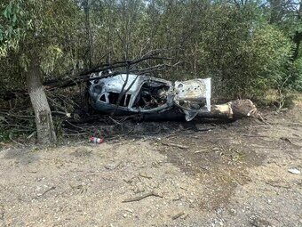 В Абинском районе автомобиль врезался в дерево и загорелся, водитель погиб