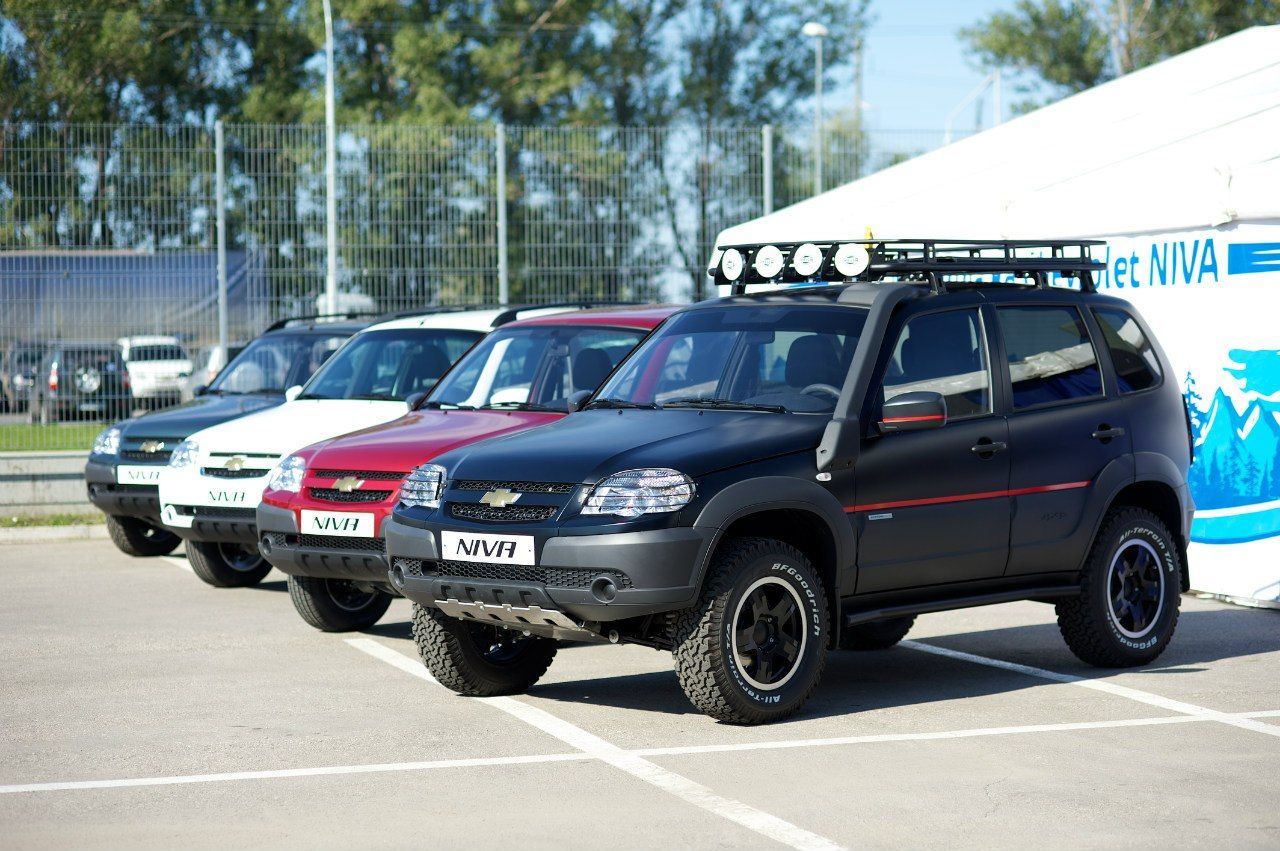 Завод нивы шевроле. Шевроле Нива монолит. Нива Шевроле внедорожная. Chevrolet Niva Bertone Edition. Внедорожный тюнинг Шевроле Нива.